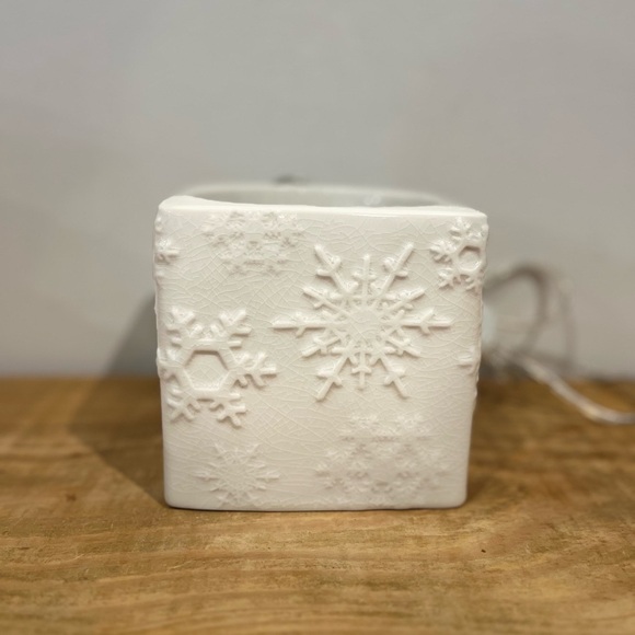 Yankee candle plug in candle wax warmer scentsy white snow flakes - Picture 2 of 3